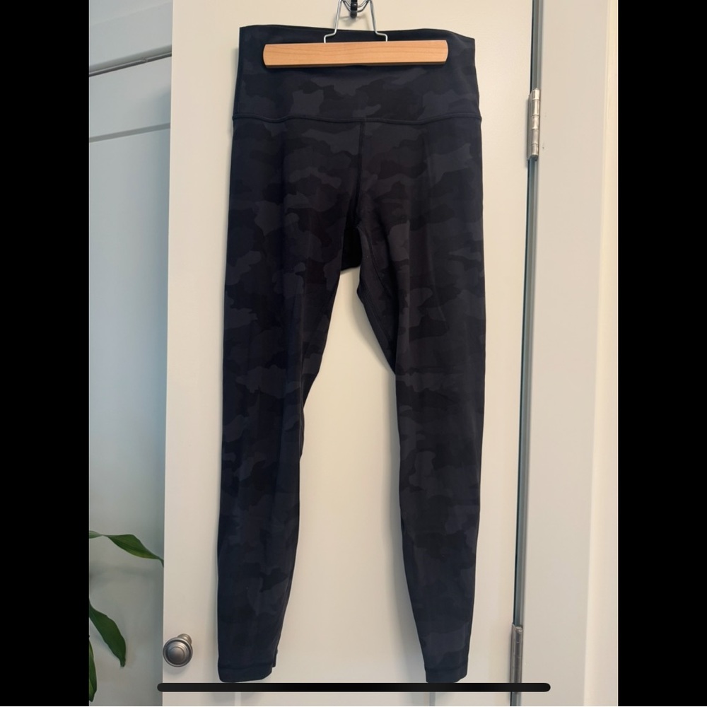 Lululemon Align HR Pant 25" in Heritage 365 Camo / Deep Coal Multi, Size 8